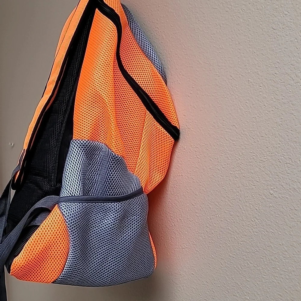Dog/Cat Backpack carrier for medium size pets. EUC.